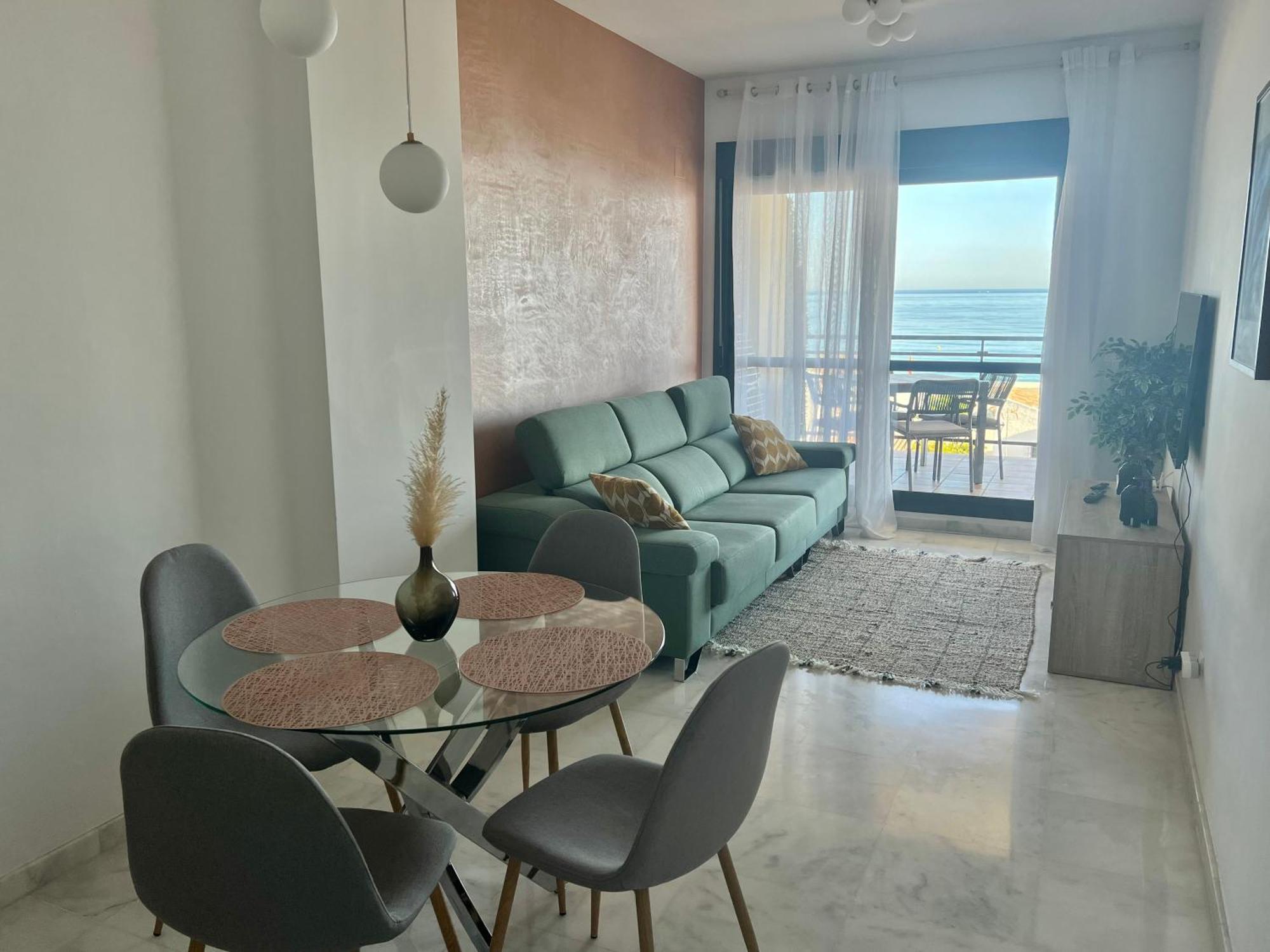 Breathtaking Sea View Apartment เอสเตโปนา ภายนอก รูปภาพ