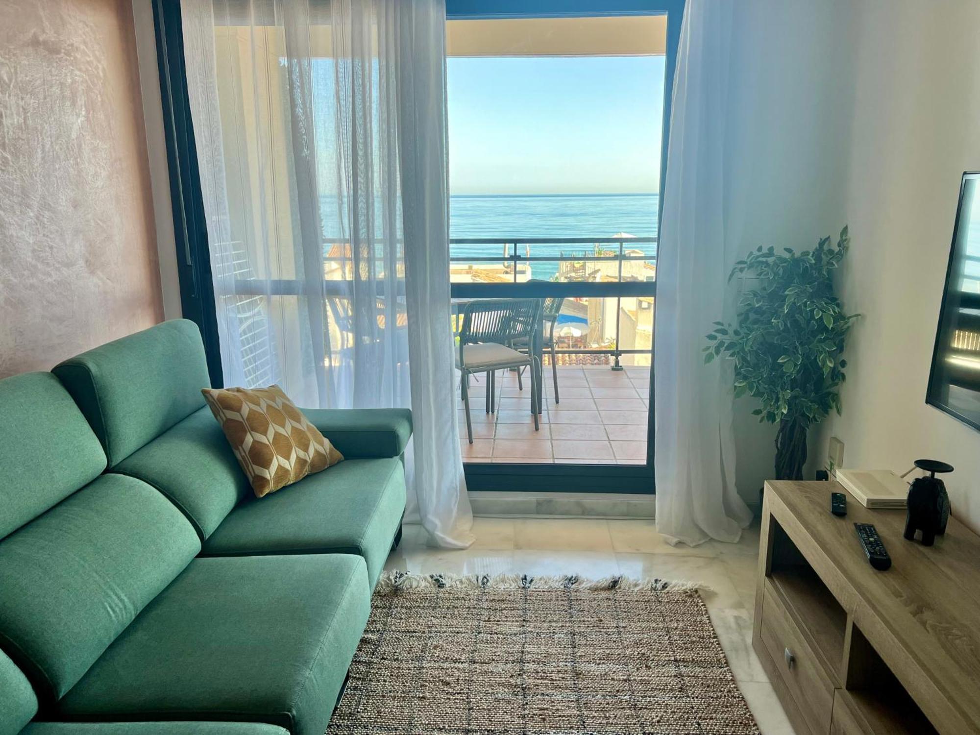 Breathtaking Sea View Apartment เอสเตโปนา ภายนอก รูปภาพ