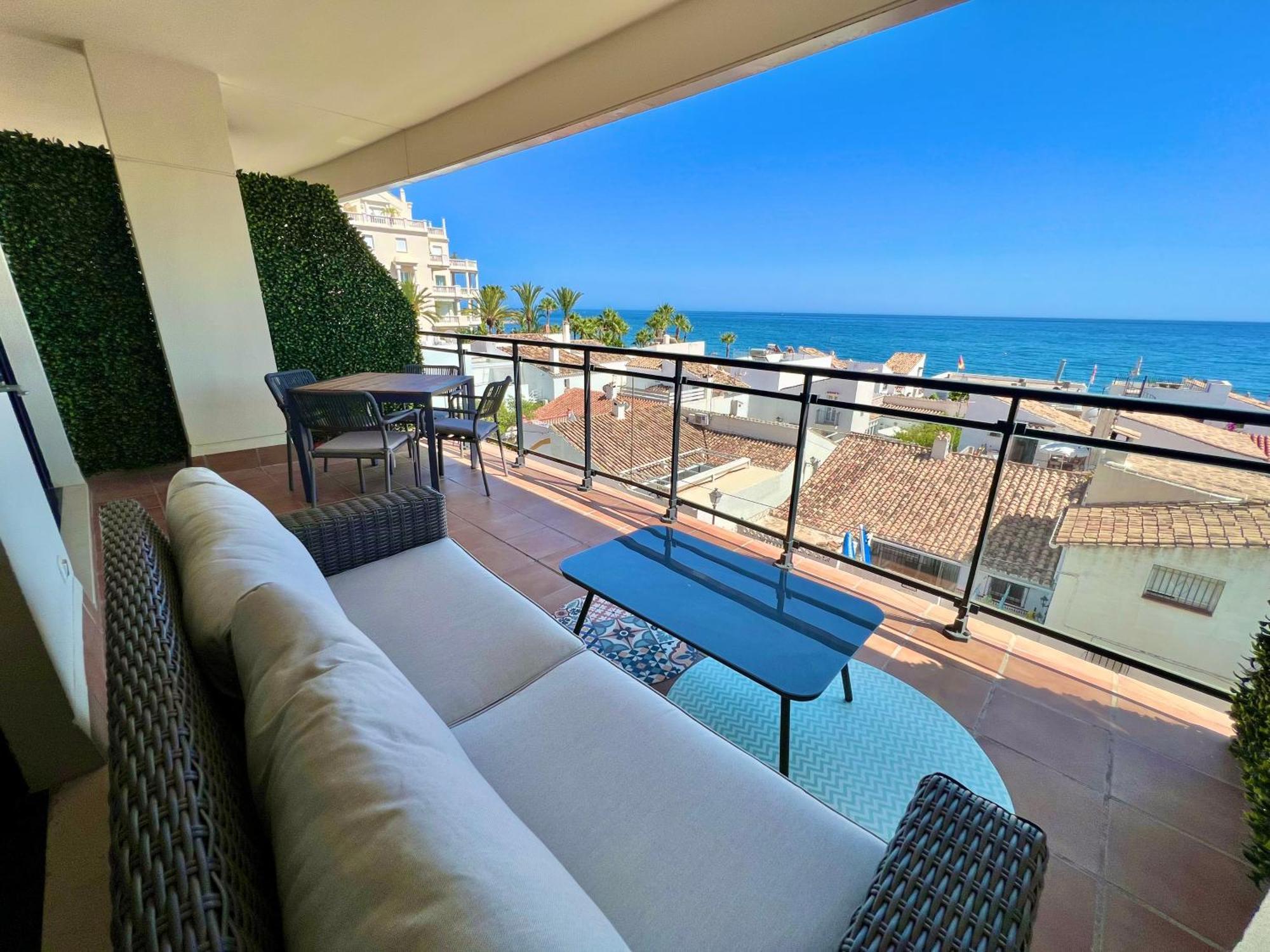 Breathtaking Sea View Apartment เอสเตโปนา ภายนอก รูปภาพ